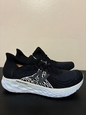 New Balance Black & White Fresh Foam Running Sneakers size 9.5